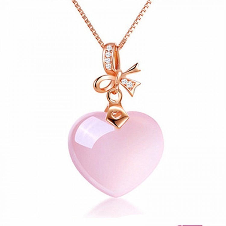 1 charming silver plated powder natural rose powder quartz crystal heart-shaped necklace jewelry, suitable for lovers to wear