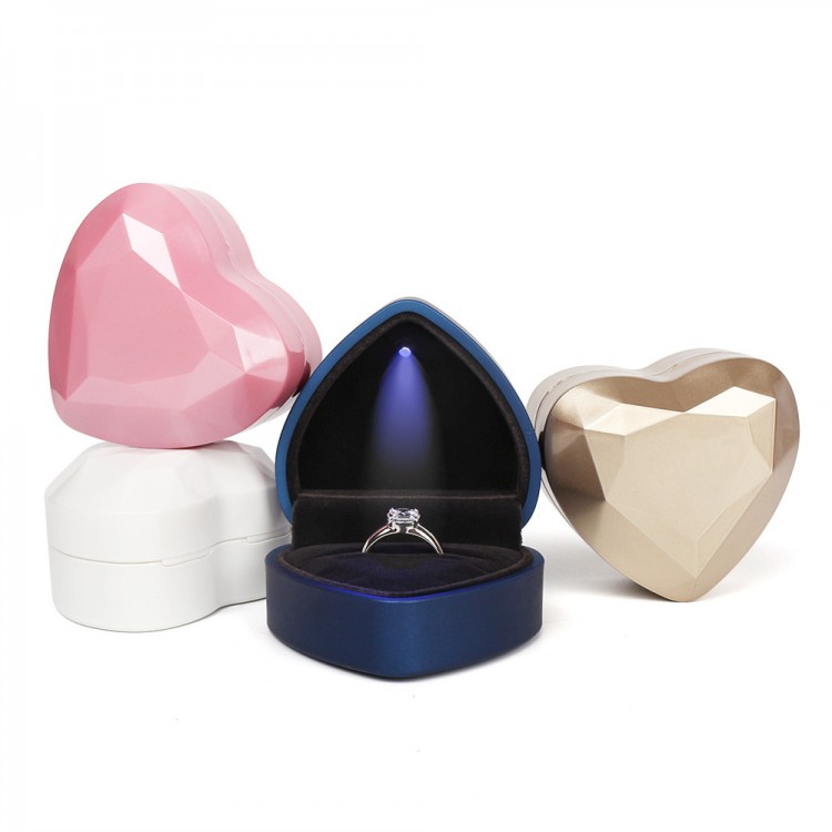 2022 Luxury Heart-Shaped Led Light Wedding Ring Box Women Earring Ring Jewelry Packaging Display For Wedding Ring Gift Organizer